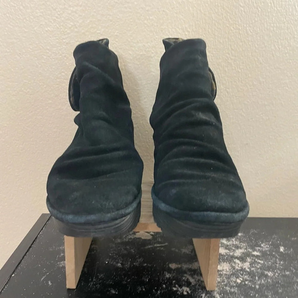 Fly London Size 37 Booties Suede Wrap Around Wedge Heel Short Black Boots US 6 - Picture 5 of 9